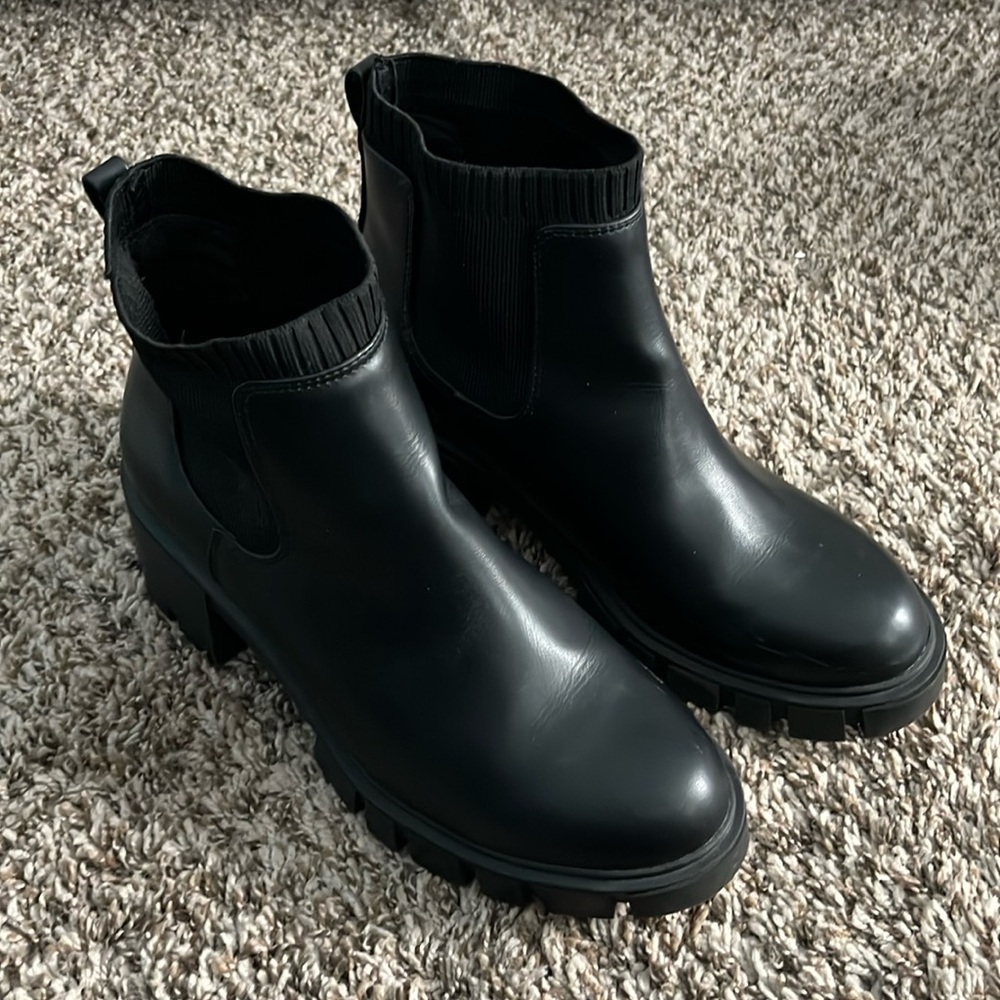 SO black leather boots